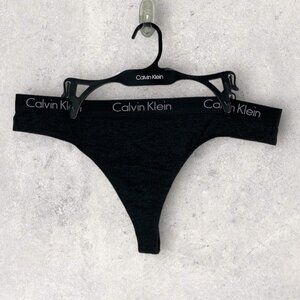 NEW Calvin Klein Black Spell Out Panties Size Large Logo Thong Underwear NWOT L‎